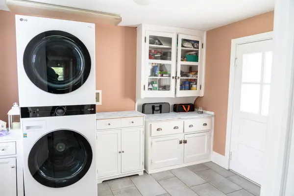 61 Park Ave, Flemington, NJ 08822-1320
