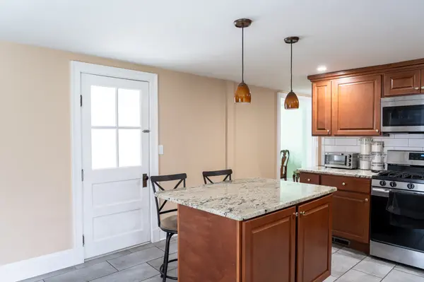 61 Park Ave, Flemington, NJ 08822-1320