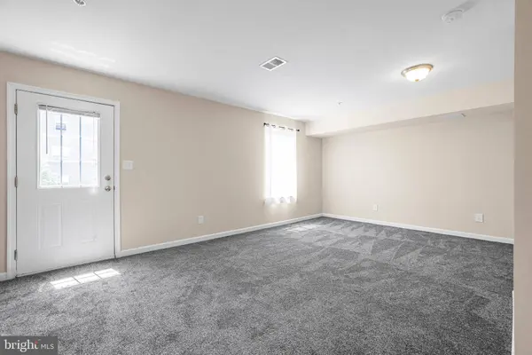 35 MUNRO RD, Newark, DE 19711