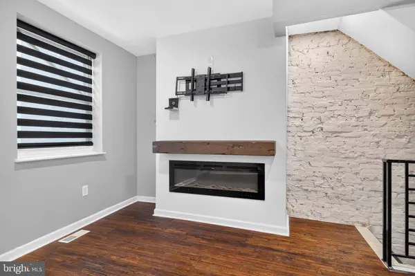 245 E ALLEN ST, Philadelphia, PA 19125