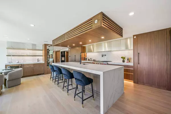 100 10A ST Northwest #805, Calgary, AB T2N4T3