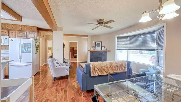 8012 36 AVE NW, Calgary, AB T3B 1V9