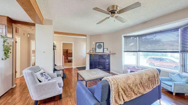 8012 36 AVE NW, Calgary, AB T3B 1V9