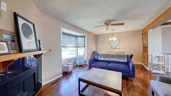 8012 36 AVE NW, Calgary, AB T3B 1V9