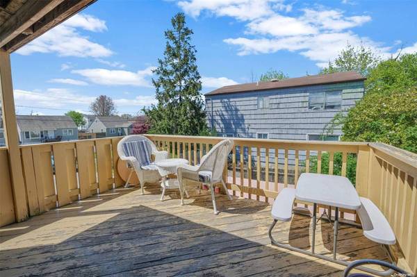 87 Saint George DR, Shirley, NY 11967