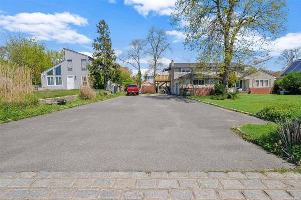 87 Saint George DR, Shirley, NY 11967