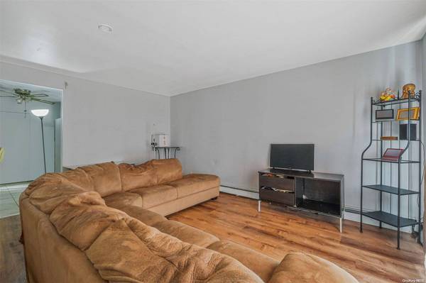 87 Saint George DR, Shirley, NY 11967