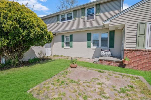 87 Saint George DR, Shirley, NY 11967