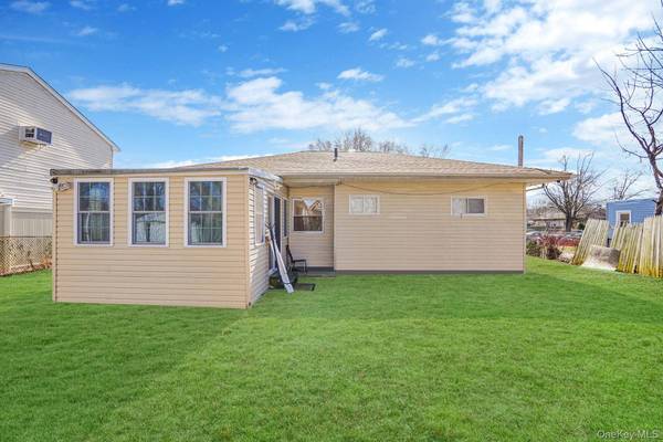 22 Somerset RD, Amityville, NY 11701