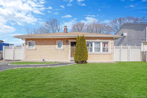 22 Somerset RD, Amityville, NY 11701