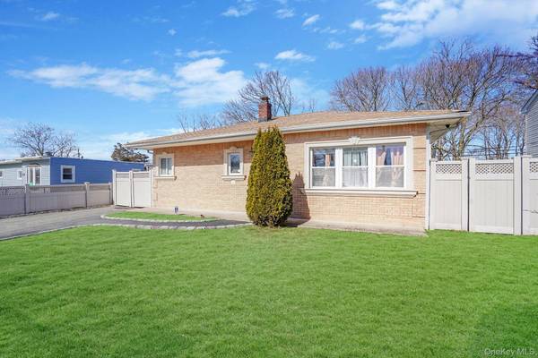 22 Somerset RD, Amityville, NY 11701