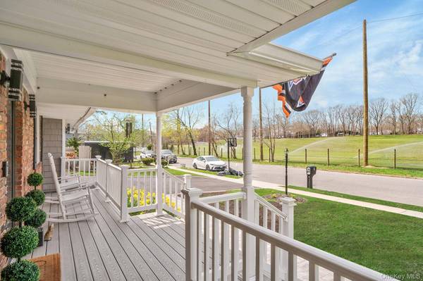 1 Hooper CT, Port Jefferson Station, NY 11776