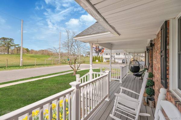 1 Hooper CT, Port Jefferson Station, NY 11776