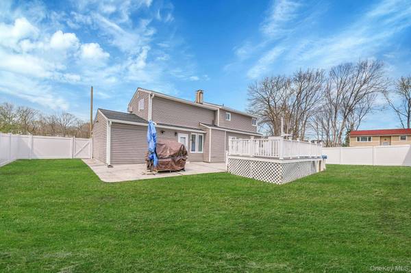 1 Hooper CT, Port Jefferson Station, NY 11776