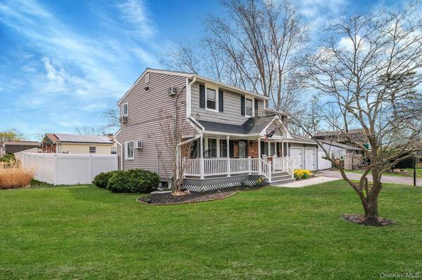 1 Hooper CT, Port Jefferson Station, NY 11776