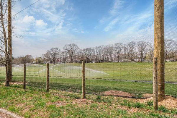 1 Hooper CT, Port Jefferson Station, NY 11776