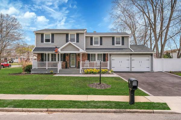 1 Hooper CT, Port Jefferson Station, NY 11776