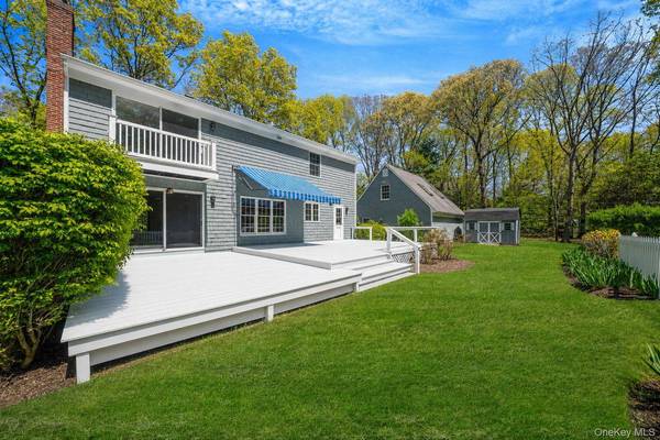 4 Chambord CT, Shoreham, NY 11786