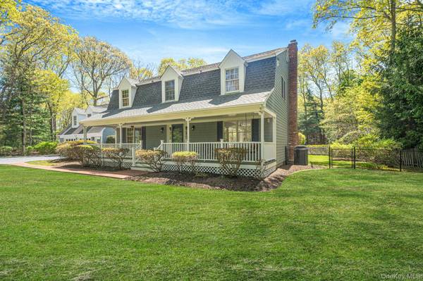 4 Chambord CT, Shoreham, NY 11786
