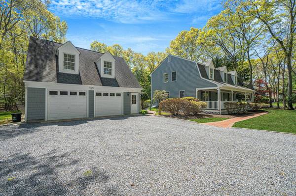 4 Chambord CT, Shoreham, NY 11786