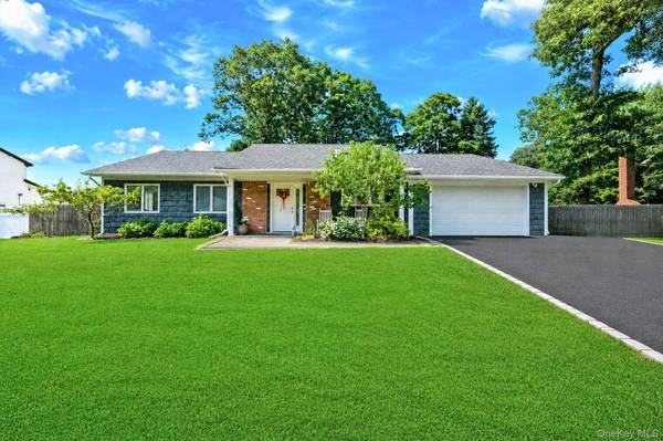 60 Thomas ST, Coram, NY 11727