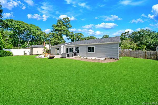 60 Thomas ST, Coram, NY 11727
