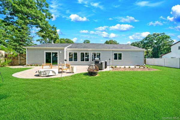 60 Thomas ST, Coram, NY 11727