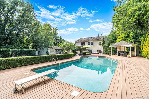 239 Radio AVE, Miller Place, NY 11764