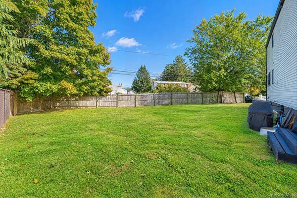 6 S Arizona RD, West Babylon, NY 11704