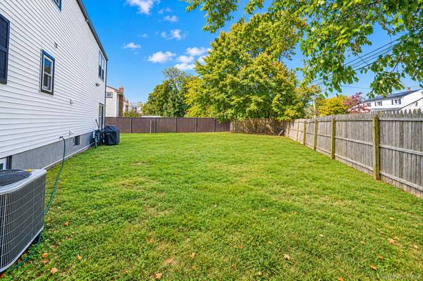 6 S Arizona RD, West Babylon, NY 11704