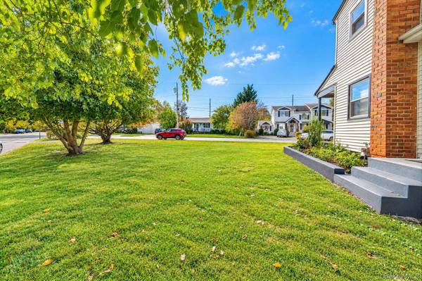 6 S Arizona RD, West Babylon, NY 11704