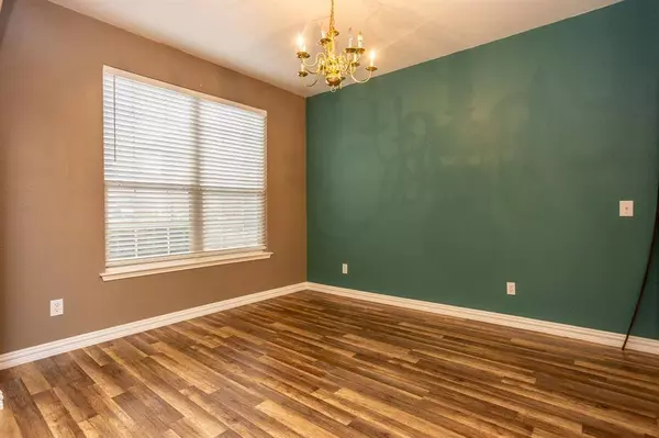 2708 Castlecove Drive, Grand Prairie, TX 75052