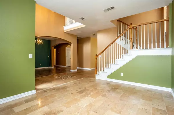 2708 Castlecove Drive, Grand Prairie, TX 75052