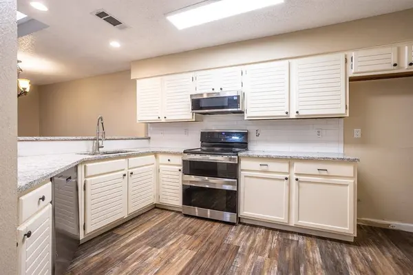 6707 Ports O Call Drive, Rowlett, TX 75088