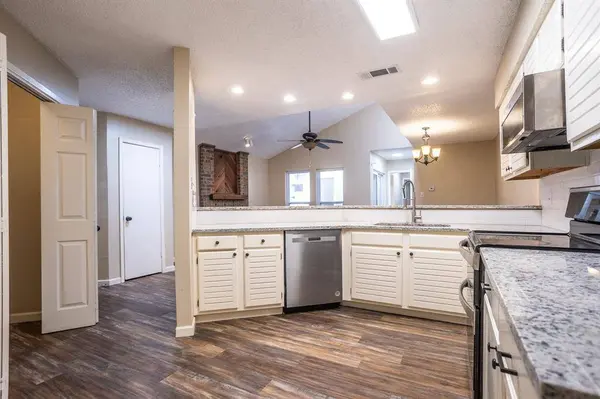 6707 Ports O Call Drive, Rowlett, TX 75088