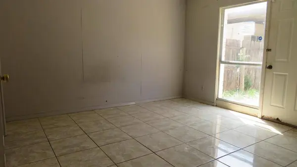 109 W Mountain Creek Drive #13, Grand Prairie, TX 75052