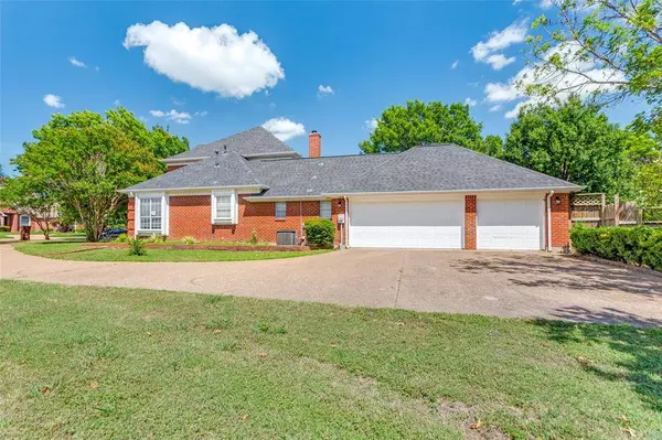 1309 Wedgewood Drive, Cleburne, TX 76033