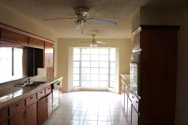 706 W Five Mile Parkway, Dallas, TX 75224