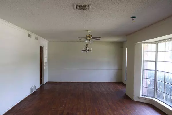 706 W Five Mile Parkway, Dallas, TX 75224