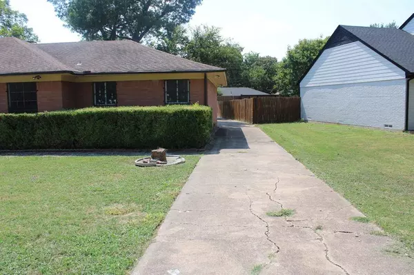 706 W Five Mile Parkway, Dallas, TX 75224