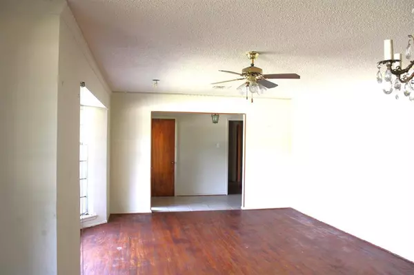 706 W Five Mile Parkway, Dallas, TX 75224