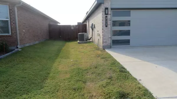 713 Trinity Park Trail, Alvarado, TX 76009