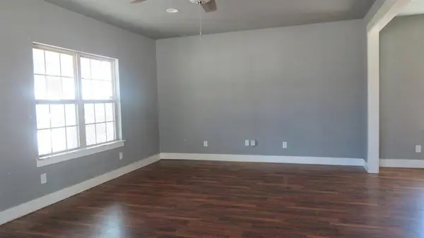 107 Scurlock Avenue, Cleburne, TX 76031