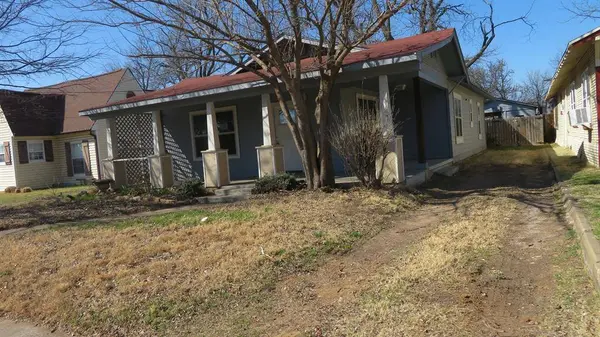 107 Scurlock Avenue, Cleburne, TX 76031