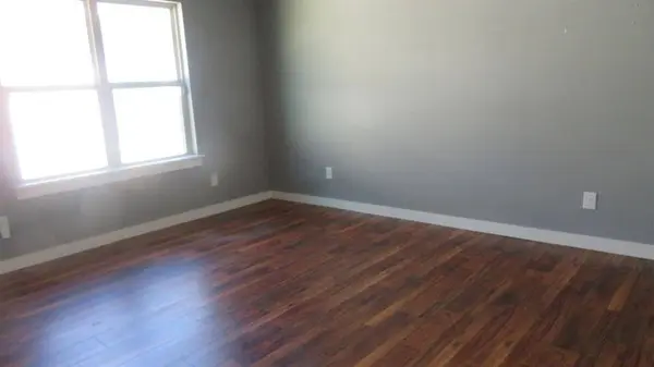 107 Scurlock Avenue, Cleburne, TX 76031