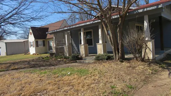 107 Scurlock Avenue, Cleburne, TX 76031