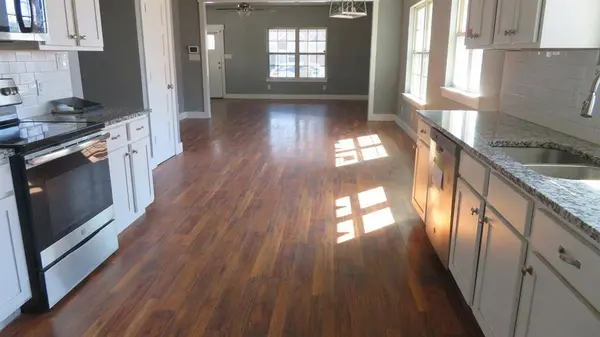 107 Scurlock Avenue, Cleburne, TX 76031