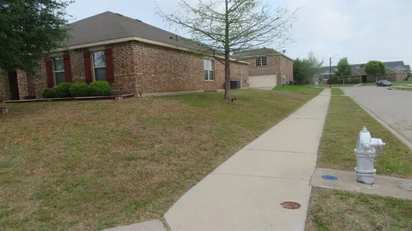 753 Snowy Orchid Lane, Desoto, TX 75115