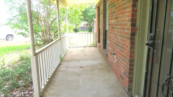608 Valley Mills Drive, Arlington, TX 76018