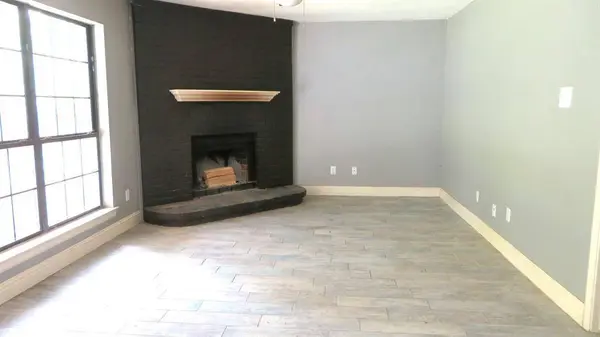 608 Valley Mills Drive, Arlington, TX 76018